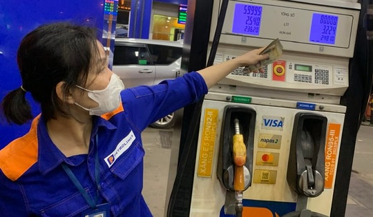 Xăng RON 95 giảm nhẹ, giá xăng dầu khác đồng loạt tăng giá