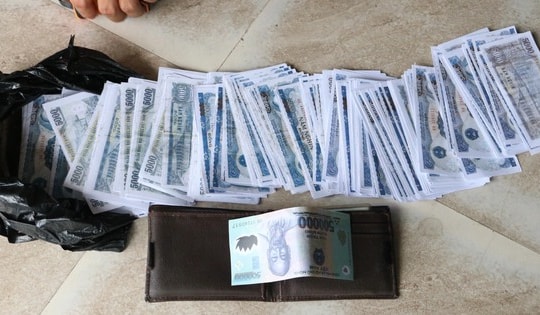 Mua máy in về phòng trọ để sản xuất tiền giả