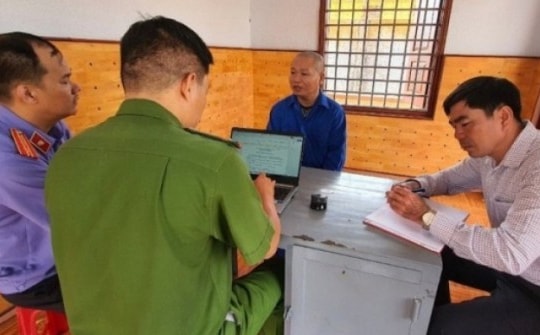 Dùng dao đâm gục nạn nhân rồi chở đến bệnh viện cấp cứu