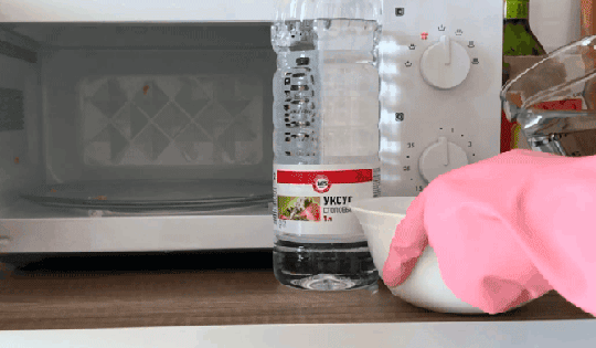 Cách vệ sinh lò vi sóng chỉ trong 5 phút với những vật dụng rẻ và có sẵn trong nhà bạn