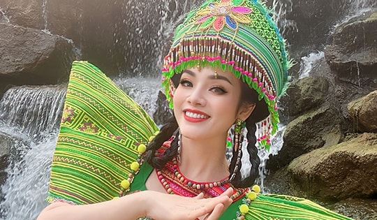 NSƯT Tân Nhàn đẹp rực rỡ cùng mùa xuân Tây Bắc trong MV mới 'Tiếng khèn mùa ban nở'