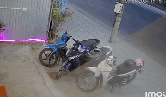 Video: Khoảnh khắc xe tải vượt ẩu, gây tai nạn khiến 2 người tử vong