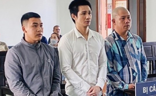 Rút súng bắn người khi đi đòi nợ giúp bạn