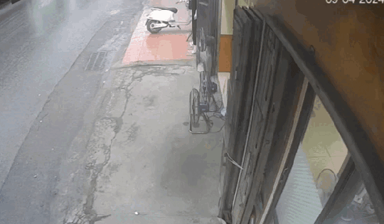 Video: Khoảnh khắc xe ô tô phi như 'bay' trên đường, tông hàng loạt phương tiện ở Nam Định