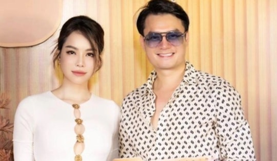 Giữa tin đồn chia tay, tình trẻ kém 14 tuổi của Trương Ngọc Ánh thân thiết với con dâu tỷ phú Hoàng Kiều