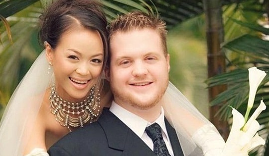 Một nữ diễn viên bị chính bố chồng đẩy ra đường cùng ba đứa con, trắng tay: "Chua xót lắm"