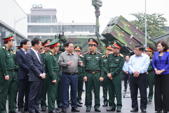 Thủ tướng làm việc với Viettel về Chương trình T-09 và hoạt động nghiên cứu sản xuất công nghiệp quốc phòng công nghệ cao