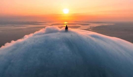 Ngỡ ngàng vẻ đẹp biển mây trắng tựa chốn bồng lai tiên cảnh trên núi Bà Đen