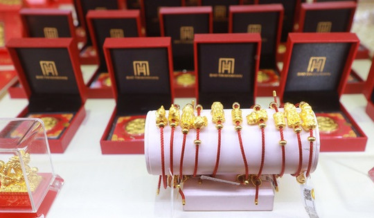 Giá vàng nhẫn Bảo Tín Minh Châu, Mi Hồng lao dốc mạnh, người mua vàng nhẫn từ đầu năm vẫn lãi tới 13 triệu đồng/lượng