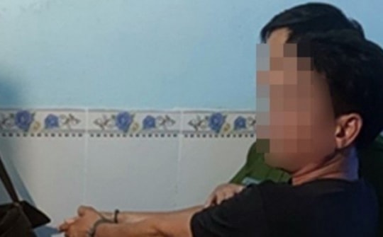 Bắt nóng người đàn ông dùng dao đòi nợ theo kiểu 'xã hội đen'