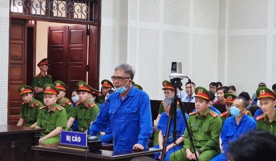 Ông Đỗ Hữu Ca đau lòng vì mang tấm thân già sống trong trại giam