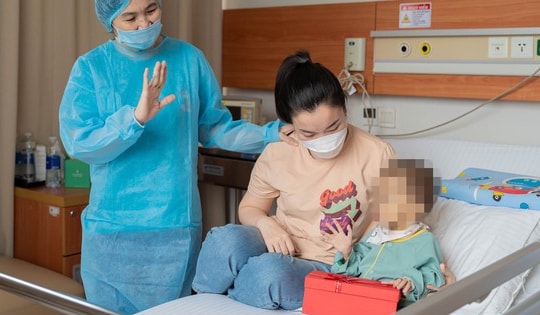 Bà hiến gan cứu sống cháu gái 2 tuổi suy gan giai đoạn cuối