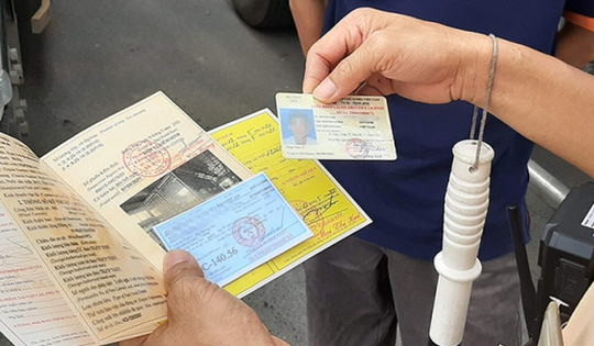 Bị tước quyền sử dụng giấy phép lái xe có được nâng hạng cao hơn?