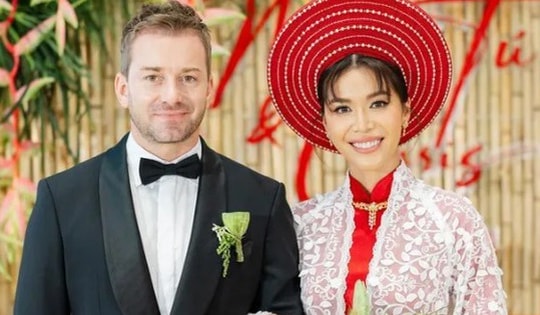 Điều đặc biệt trong đám cưới Minh Tú: Cô dâu chú rể diện trang phục giống ba mẹ 43 năm trước