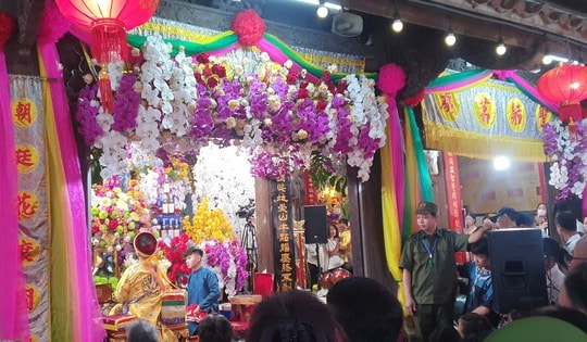 Lễ hội Phủ Dầy Nam Định có gì đặc biệt mà thu hút nhiều du khách đến thế?