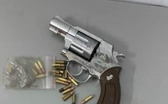 “Pha chế nước vui” cung cấp cho con nghiện rồi thủ súng "phòng thân"