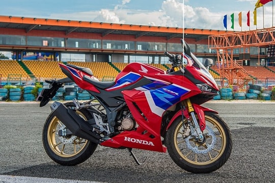 Bảng giá xe CBR150R mới nhất tháng 4/2024