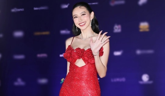 Thùy Tiên, Phương Anh Đào khoe sắc vóc tại thảm đỏ bế mạc LHP Quốc tế TPHCM