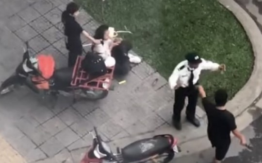 Mâu thuẫn trong việc nuôi con, chồng chém vợ cũ