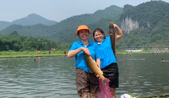 Nghệ An: Hàng nghìn người hào hứng tham gia lễ hội bắt cá trên sông Giăng