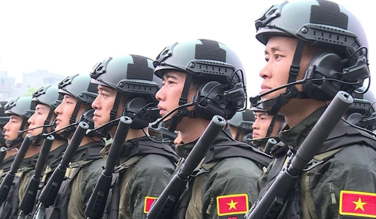 Hé lộ ký hiệu nhỏ được thêm trên vai áo lực lượng CSCĐ nhưng có thể cứu sống sinh mạng nhiều chiến sĩ