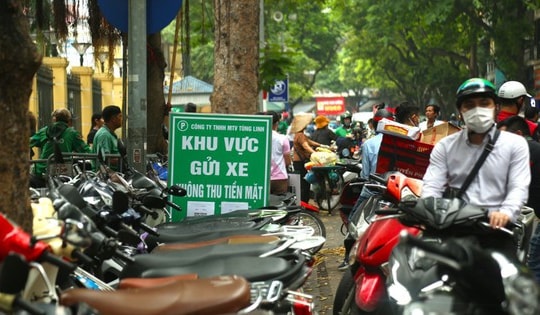 7 điểm trông giữ xe nằm trên địa bàn nào của Hà Nội được thí điểm triển khai không dùng tiền mặt?