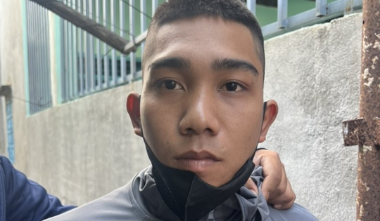 Đi mua cháo cho con, 'tiện tay' cướp tài sản