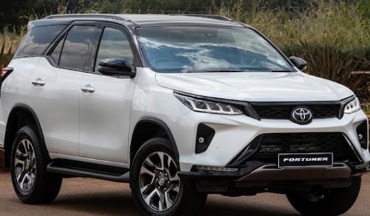 Giá lăn bánh Toyota Fortuner mới nhất 'rẻ chưa từng có', lấn lướt cả Ford Everest và Hyundai Santa Fe