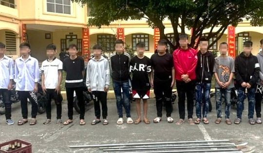 Triệu tập nhóm thanh thiếu niên mang dao phóng lợn náo loạn đường phố