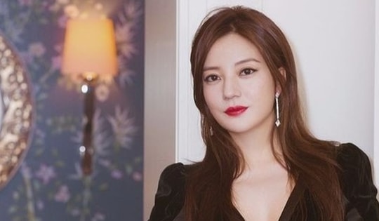 Bị phong tỏa tài sản, cuộc sống của Triệu Vy thực sự thế nào?