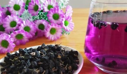 Cách pha trà hắc kỷ tử thơm ngon