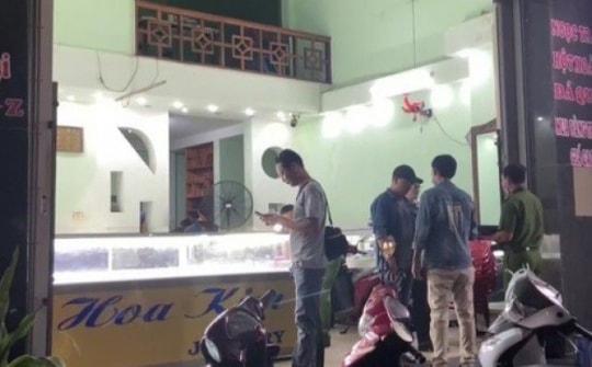 Truy bắt kẻ đi xe Vision, dùng bình xịt hơi cay cướp tiệm vàng