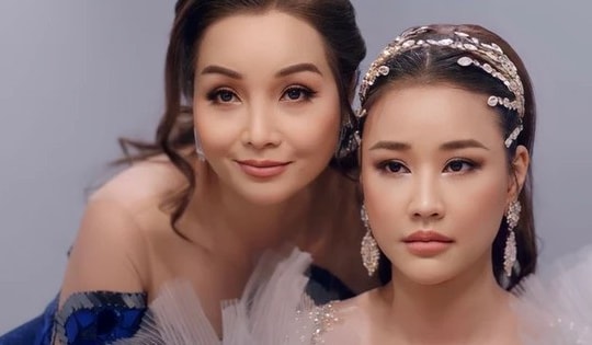 ‘Đóa hoa mong manh’ chỉ còn 2-3 suất chiếu trong ngày: Cơ hội trụ rạp quá mong manh