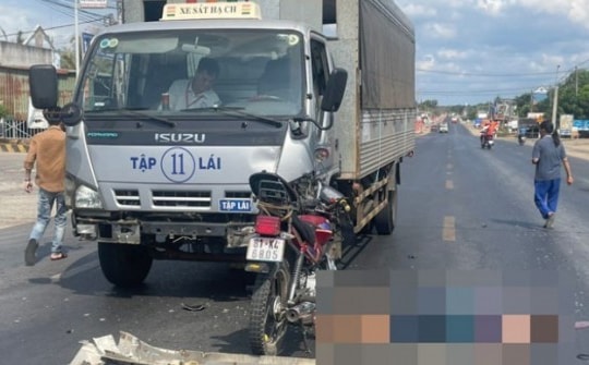 Xe tải tập lái va chạm xe máy, một người đàn ông tử vong
