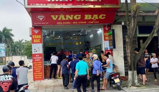 Người dân hợp sức bắt thanh niên cướp vàng tại Phú Thọ