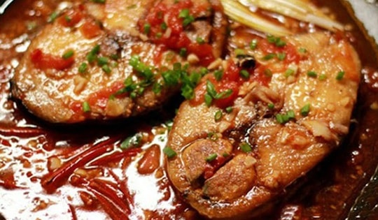 Cách làm cá kho cà chua thơm ngon đậm đà cho bữa cơm gia đình
