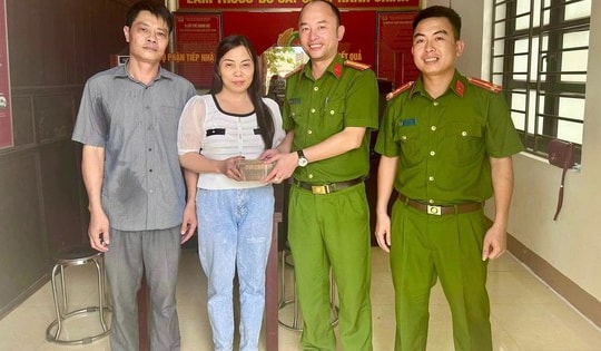 Người phụ nữ bật khóc khi nhận lại 400 triệu đồng chuyển nhầm suốt 3 tháng