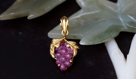 Bất ngờ với 4 cách dễ nhất để trang sức phong thủy phát huy công dụng về sức khỏe, tình yêu, tài lộc