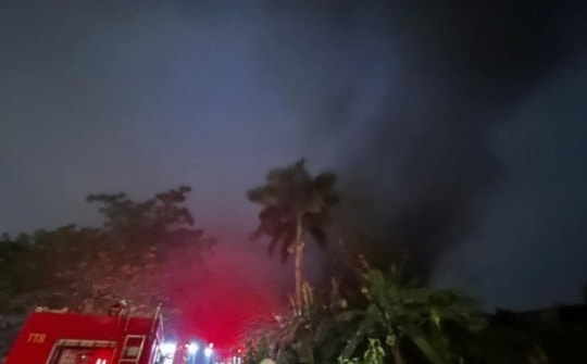 Cháy lớn tại nhà xưởng ở Thanh Trì, nhiều tiếng nổ lớn phát ra nghi do bình ga