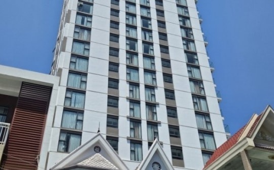 Nam du khách tử vong nghi rơi từ tầng cao khách sạn ở Nha Trang