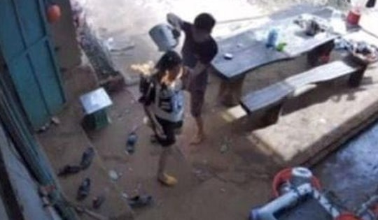 Chồng dùng xăng đốt vợ đang mang thai