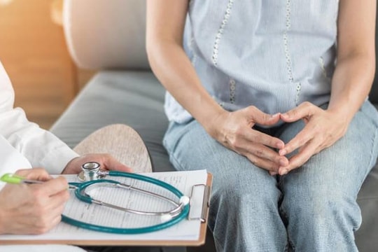 5 dấu hiệu cảnh báo ung thư buồng trứng dễ bị nhầm lẫn