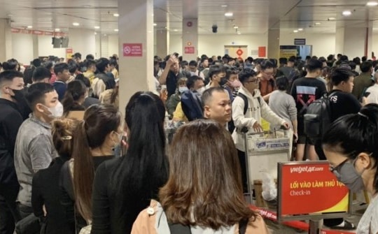 Cao điểm lễ, sân bay Tân Sơn Nhất phục vụ 125.000 khách/ngày