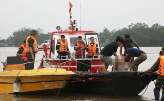 Thủ tướng chỉ đạo khẩn trương tìm kiếm người mất tích trong vụ chìm thuyền ở Quảng Ninh