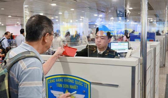 Tăng chuyến phòng 'cháy' vé máy bay, cảng Hàng không quốc tế Tân Sơn Nhất dự báo lượng khách không như kỳ vọng