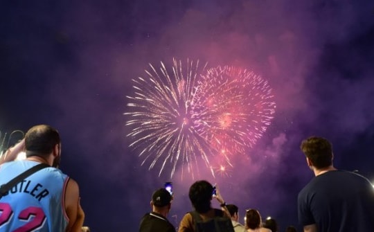 Cấm xe nhiều tuyến đường ở TP.HCM để bắn pháo hoa dịp 30/4