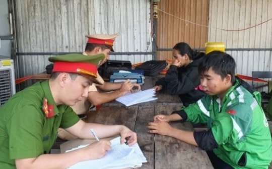 Tài xế không chấp hành hiệu lệnh, tông ngã CSGT