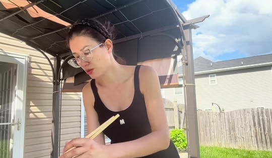 Trang Trần: "Tôi sang Mỹ nhiều người bảo không có tiền, chỉ ăn cá khô nên mới gầy"