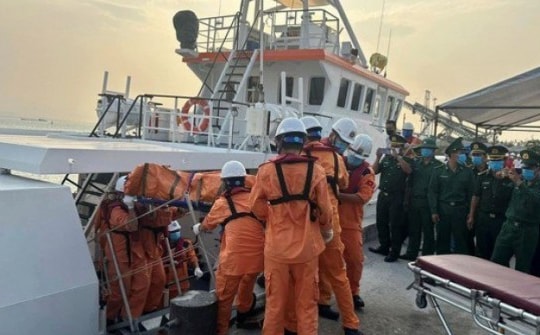 Vụ chìm sà lan và tàu kéo ở Lý Sơn: Vì sao 4 người tử vong không có tên trong danh sách thuyền viên?