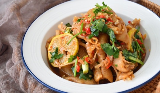 Nắng nóng làm món chân gà rút xương trộn chua cay mát lành